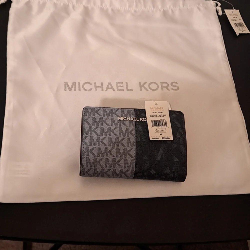 Michael Kors Men's Black Wallet NWT.  Dust Bag NWT included